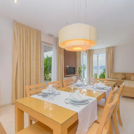 Grand 4* Novi Vinodolski